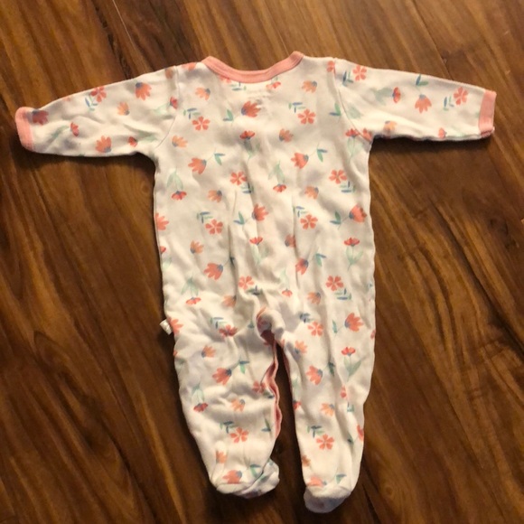 Baby girl long sleeved button up onesie - Picture 2 of 6